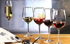 重慶進(jìn)口紅酒批發(fā)市場 一杯紅酒應(yīng)該倒多少才合適