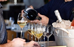 重慶進(jìn)口葡萄酒批發(fā)中心紅酒批發(fā)市場(chǎng)-紅酒品鑒流程